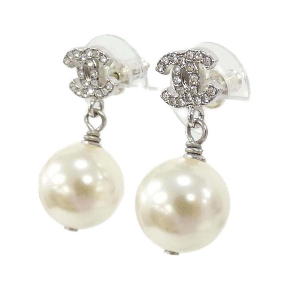 CHANEL White Earrings - Picture 2 of 3